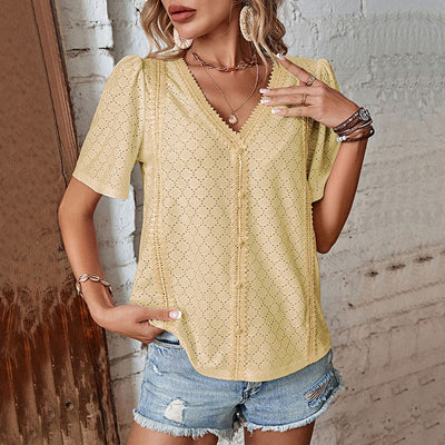 Blusa Elegante con Escote V y Detalles de Encaje - Image 7