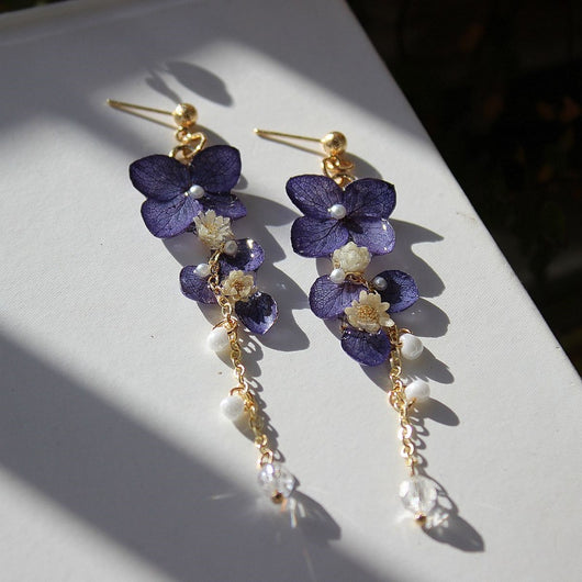 Aretes Colgantes de Hortensia Azul Marino Preservada con Borla Artesanal - Image 2