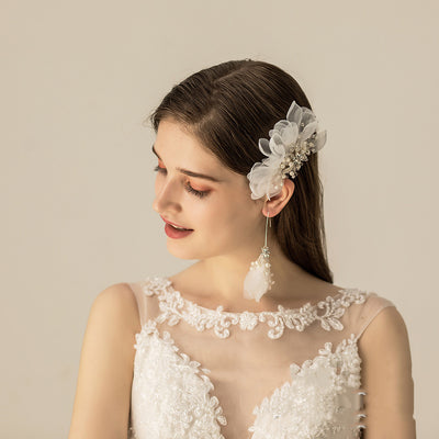 Juego de Peineta Nupcial con Flores de Organza y Aretes Delicados - Image 7