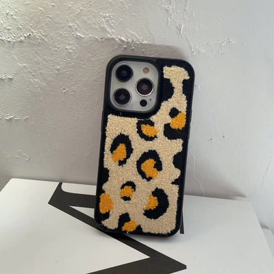 Funda iPhone Floral Invierno Coreana Bordada de Felpa Suave - Image 19