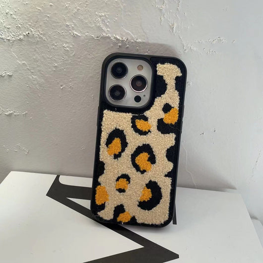 Funda iPhone Floral Invierno Coreana Bordada de Felpa Suave - Image 19