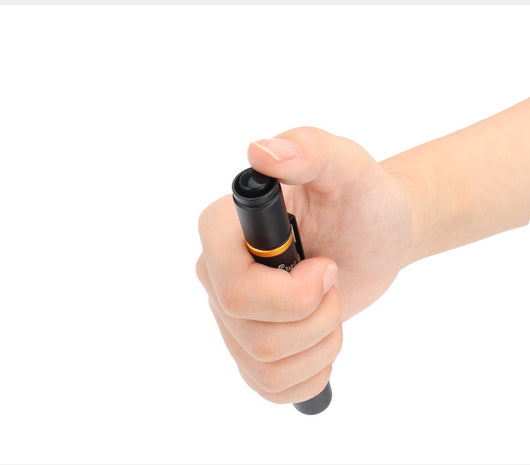 Linterna LED Portátil en Forma de Bolígrafo - Luz Blanca y Amarilla - Image 16