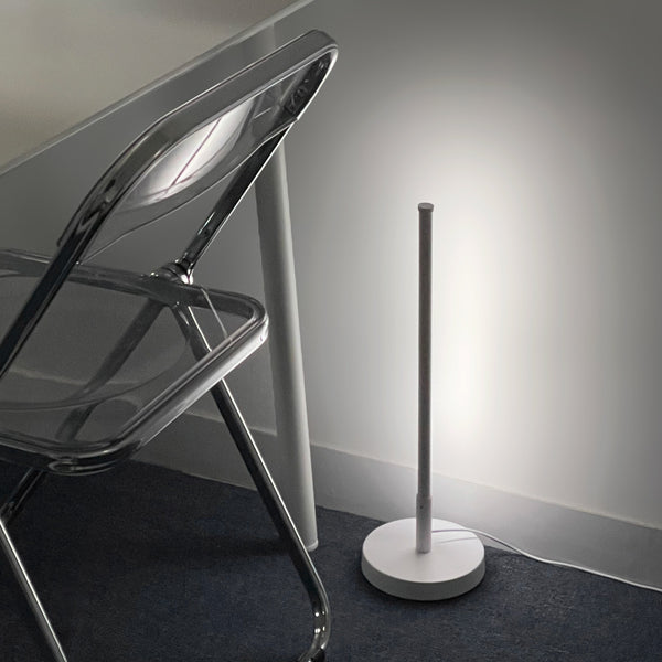 Lámpara de Mesa LED Nórdica Minimalista para Dormitorio y Sala de Estar