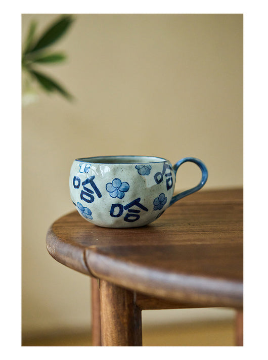 Taza de Cerámica Artesanal Azul y Blanco con Diseño Dibujado a Mano - Image 7