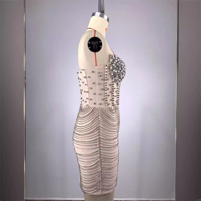 Vestido Mini Ajustado con Hombros Descubiertos y Detalles de Diamantes - Image 3