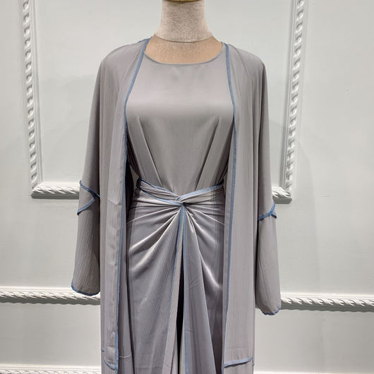 Traje de Tres Piezas con Capa Exterior de Color Sólido - Image 8
