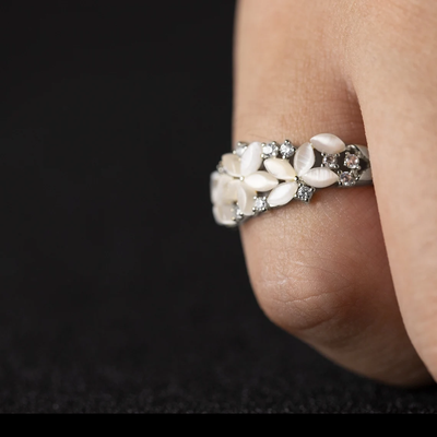 Anillo de Bodas Floral en Oro 18K, 14K y Plata con Diamantes para Mujer - Image 11