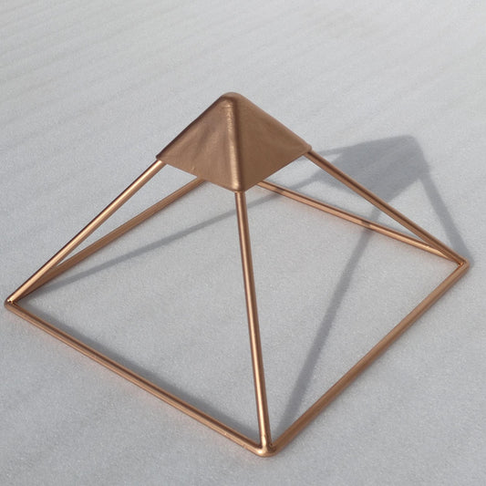 Soporte Generador de Energía Pirámide Cobre Pequeño