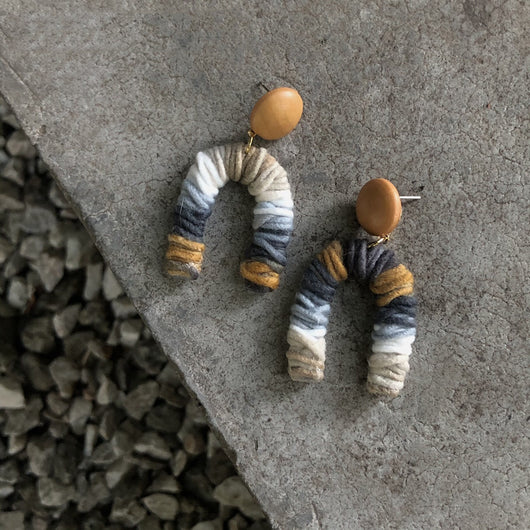 Aretes Artesanales de Diseño Geométrico Irregular - Image 3