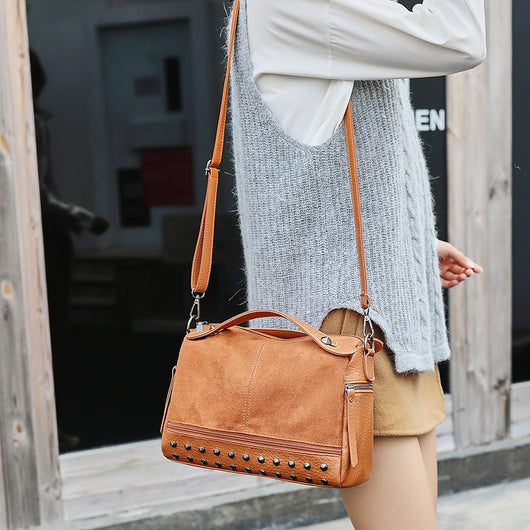 Bolso Retro para Mujer con Remaches y Acabado Mate - Versátil y Elegante - Image 9