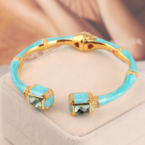 Pulsera de Bambú Pintada a Mano con Esmalte Nacarado