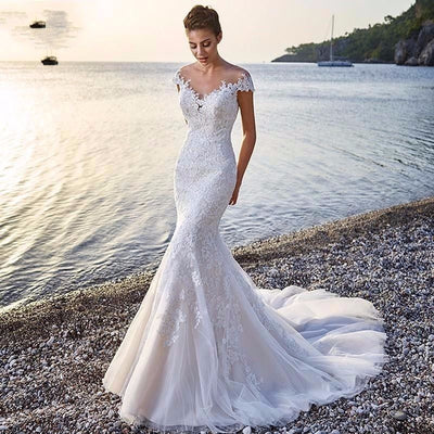 Vestido de Novia Sirena Blanco con Encaje, Espalda Descubierta y Cola Trailing - Image 9