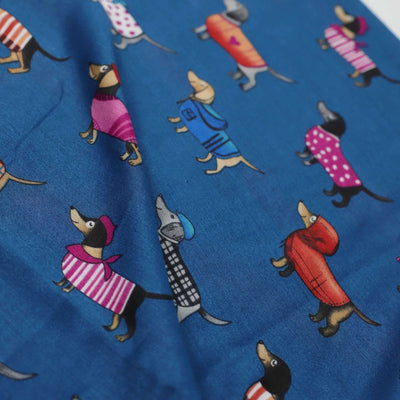 Pañoleta de Satén Estampada con Perro Salchicha - Image 15