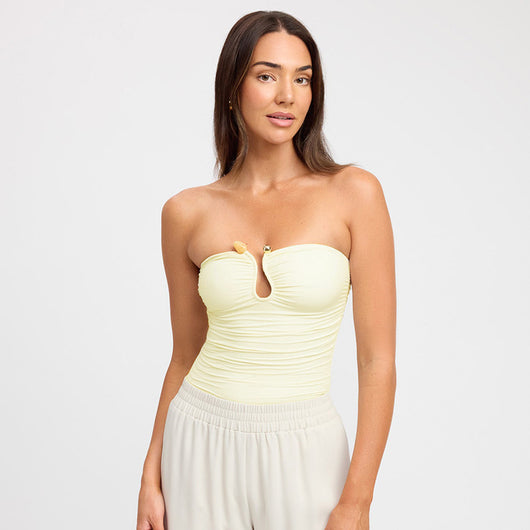 Blusa Escotada sin Espalda con Pliegues y Detalles en Ágata - Image 14