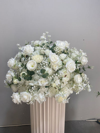 Bola Floral de Hortensias y Rosas para Decoración de Mesas de Boda - Image 35
