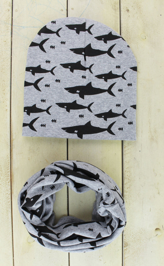 Conjunto Gorro y Babero de Algodón Estampado con Cierre Ajustable - Image 2
