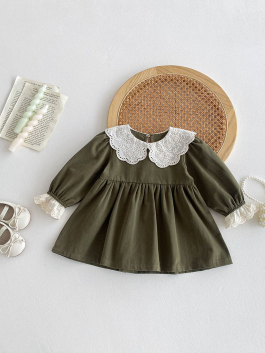 Vestido Princesa Niña con Cuello de Encaje y Solapas - Image 6