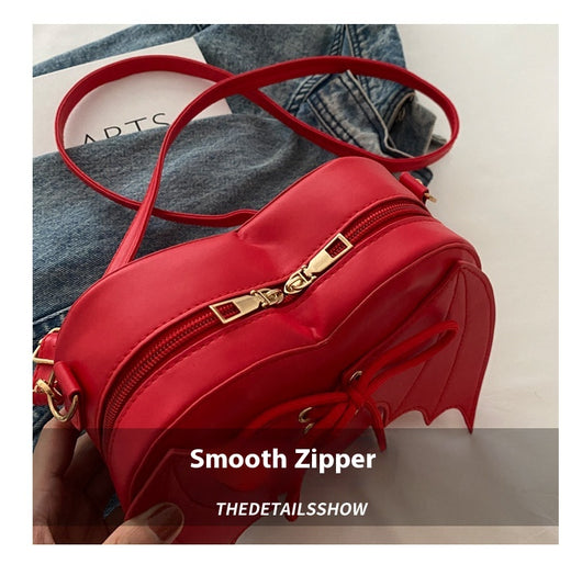 Bolso Bandolera con Diseño de Alas de Murciélago y Corazón - Image 14