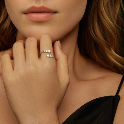Anillo de Diamante Mozambique Brillante con Charm - Image 3
