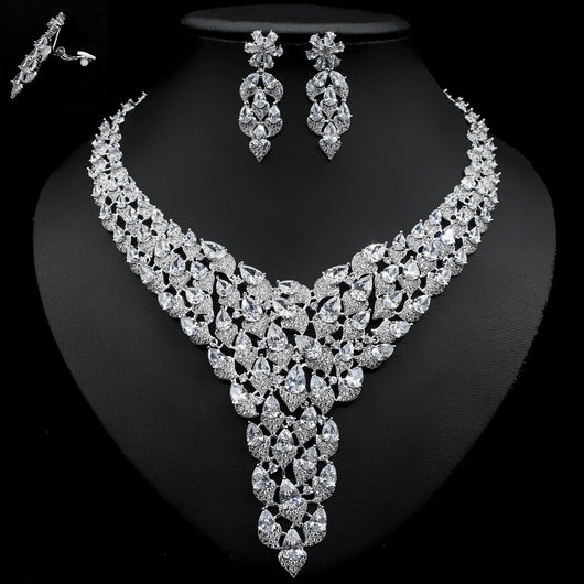 Conjunto de Collar y Aretes de Diamantes Completos con Diseño Exagerado - Image 5