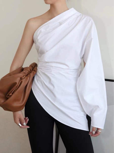 Blusa Elegante con Cadena Metálica, Pliegues Ajustados y Espalda Descubierta - Image 11