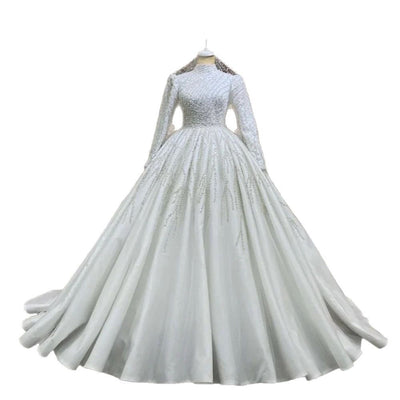 Vestido de Novia con Falda de Tul Voluminosa y Cola Elegante - Image 5