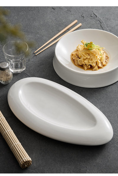 Plato de Cerámica Blanca con Diseño Irregular - Image 24