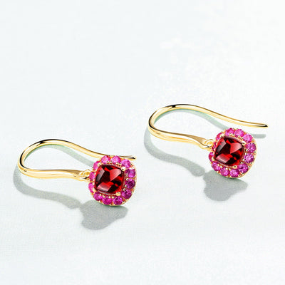 Aretes de Plata con Incrustación de Oro 9K y Granate Rojo