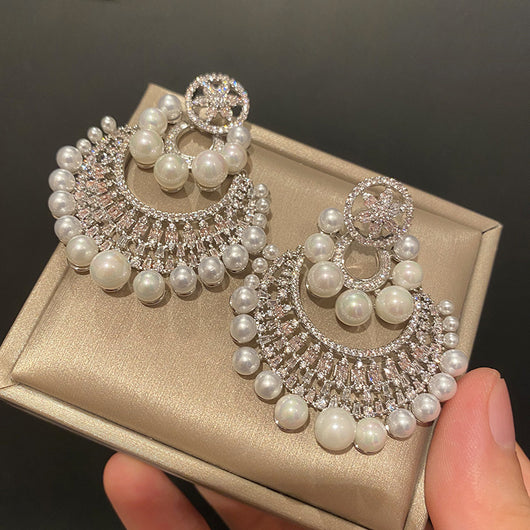 Aretes de Aro Grande con Perlas en Cobre para Mujer - Image 3