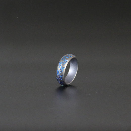 Anillo de Titanio con Patrón de Llanta para Hombre - Image 6