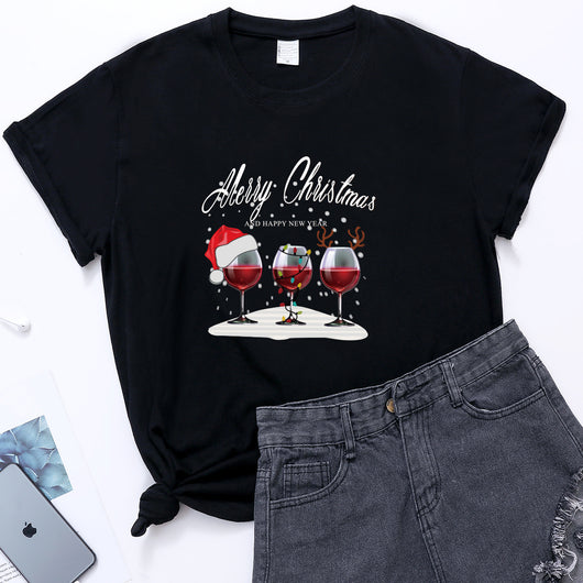 Playera Navideña con Estampado de Tres Copas de Vino - Image 3