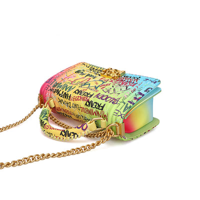 Bolso de Mano Elegante con Cadena Rombo y Diseño Graffiti - Image 2