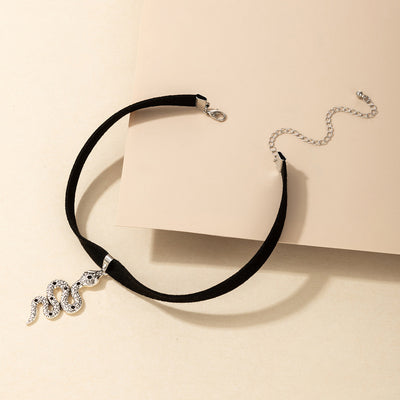 Collar Gótico de Terciopelo Witchy - Gargantilla Grunge Oscura para Regalo - Image 8