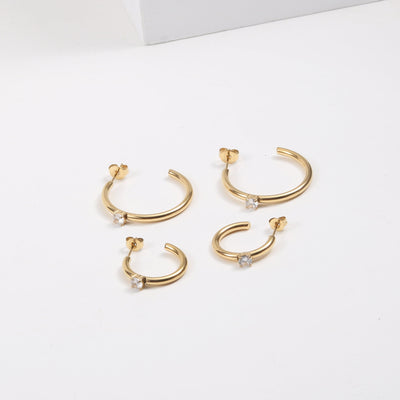 Aretes C con Circón en Acero Titanio Chapado en Oro 18K - Image 18
