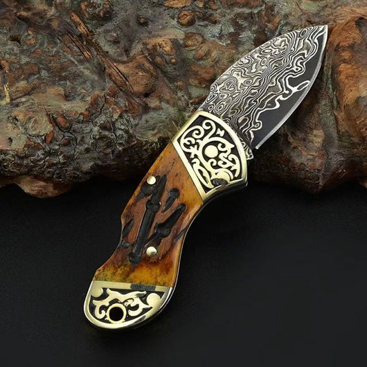 Cuchillo Plegable de Acero Damasceno con Mango de Hueso de Res y Latón Puro - Image 3