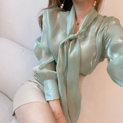 Blusa Brillante con Detalle de Cuello Streamer y Falda A-Line de Cintura Alta - Image 5