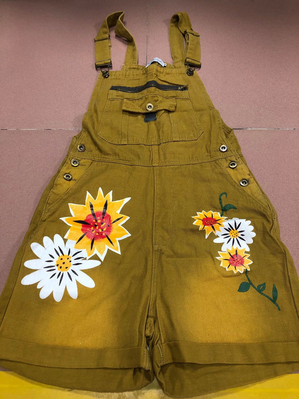 Shorts Bib con Tirantes Estampados y Detalles Bordados - Image 6