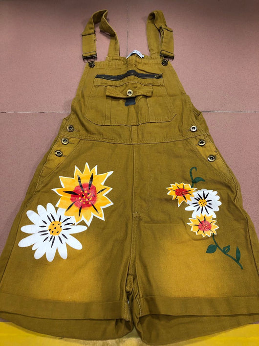 Shorts Bib con Tirantes Estampados y Detalles Bordados - Image 6
