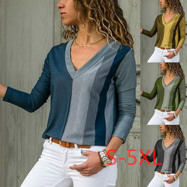 Playera de Cuello V a Rayas con Estampado y Mangas Largas