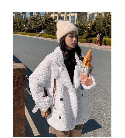 Abrigo de Invierno para Mujer en Lana de Cordero Suave - Image 8
