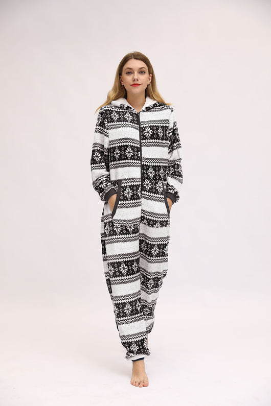 Pijama Navideño de Franela para Dama con Diseño de Venado y Copo de Nieve - Image 11