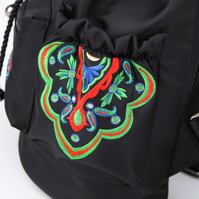 Mochila Étnica Bordada para Mujer con Diseño Artesanal - Image 3