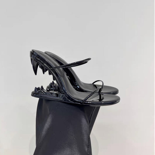 Sandalias de Tacón Alto con Detalles Metálicos Afilados - Image 2