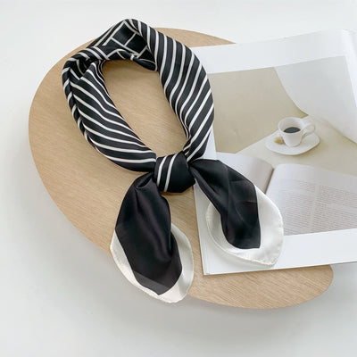 Pañuelo de Seda Estampado Cuadros Blanco y Negro para Mujer - Image 12
