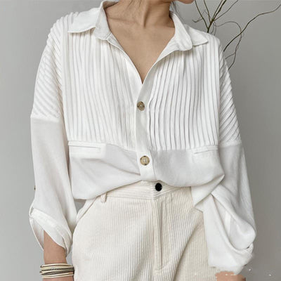Blusa Blanca Plisada a Rayas con Diseño Minimalista - Image 2