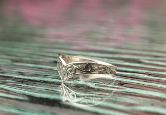 Anillo de Plata Esterlina Celtic con Forma V Luminosa - Estilo Vintage Personalizado - Image 8