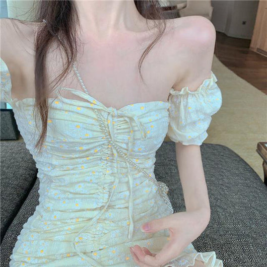 Vestido Floral Corto de Hombros Descubiertos con Volantes y Ajuste Ceñido - Image 3