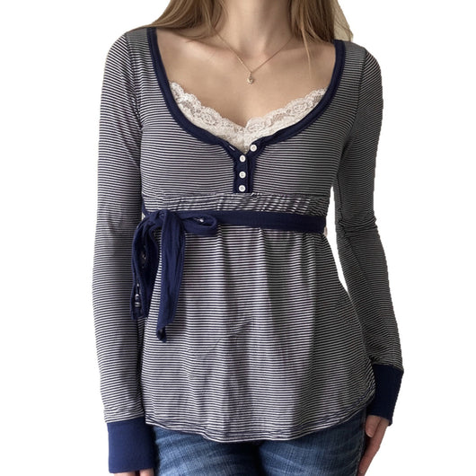 Blusa Rayada de Cintura Alta con Detalle de Encaje y Manga Larga Versátil - Image 5