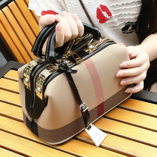 Bolso de Hombro a Cuadros con Rayas - Diseño Versátil y Elegante