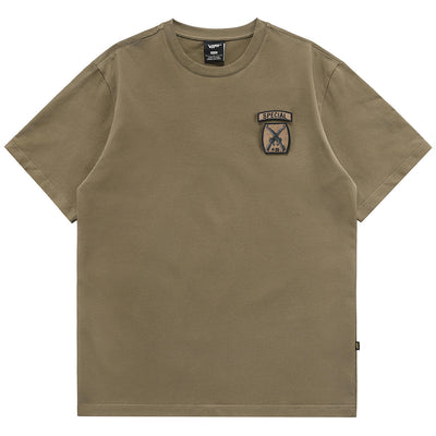 Polera Vintage con Emblema Bordado Cuello Redondo para Hombre - Image 9